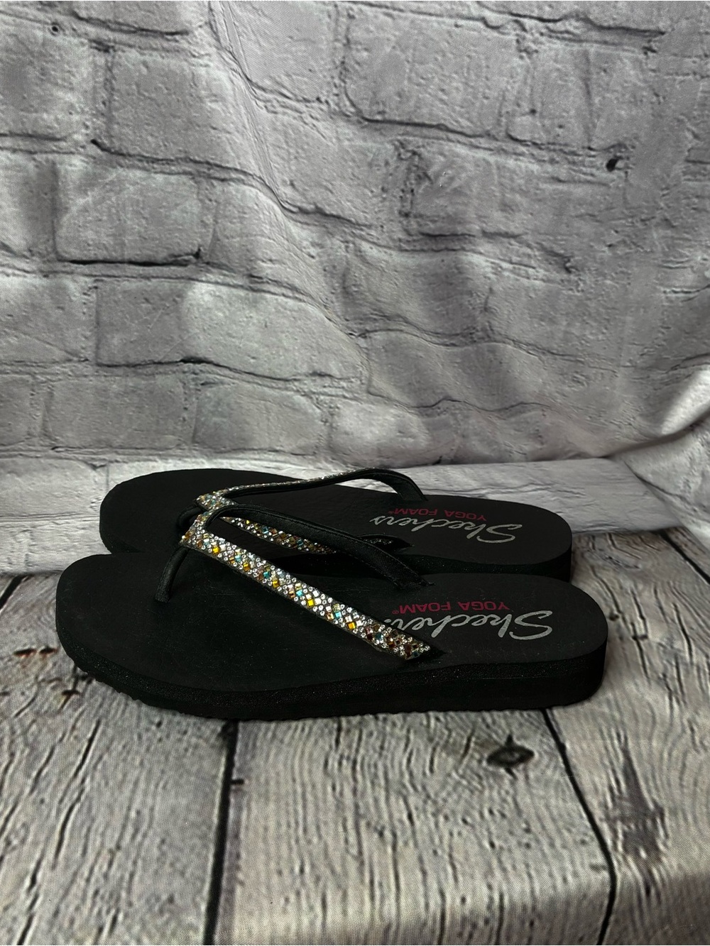Skechers Yoga Black Foam Rhinestone McBling Y2K Glam Flip Flop Sandals Sz 7 GUC
